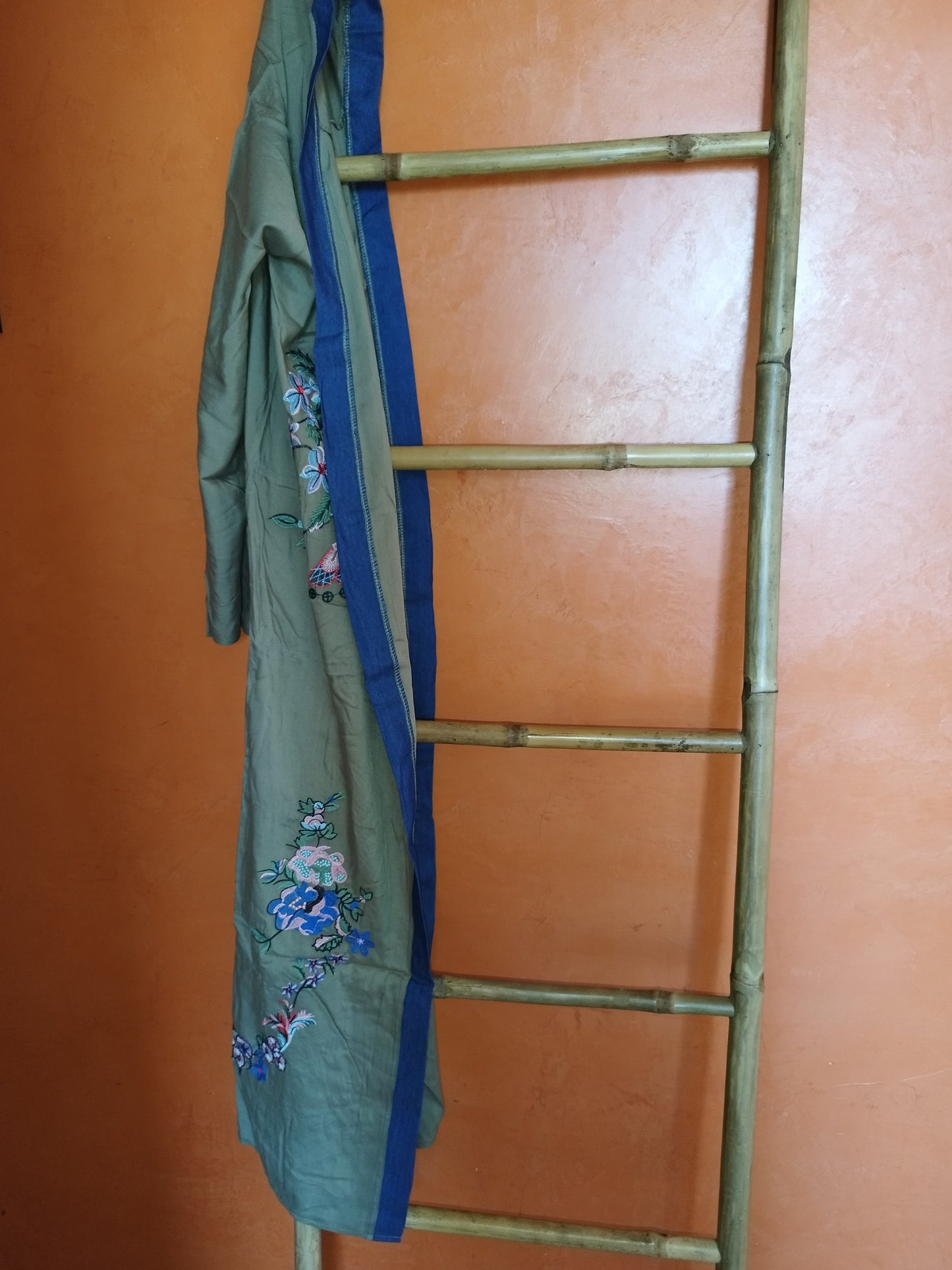 Kimono kaki brodé